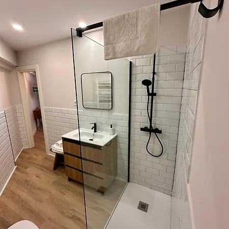 Outside Corner - Lavalle *