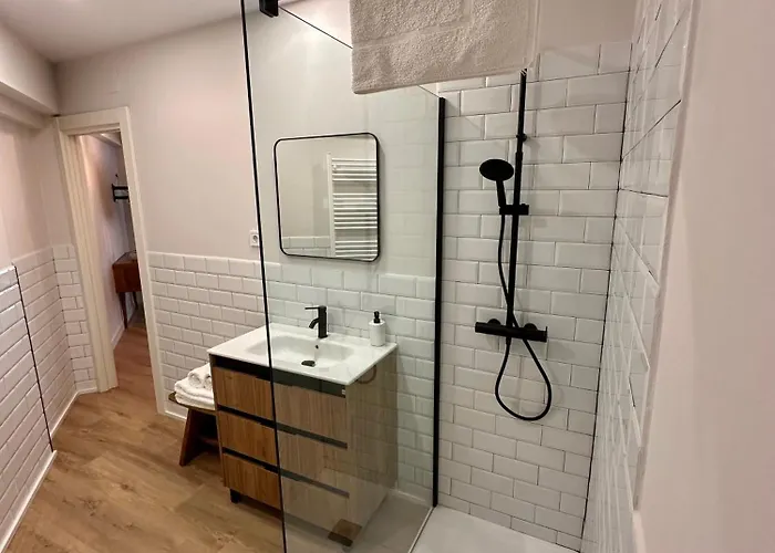 Outside Corner - Lavalle *